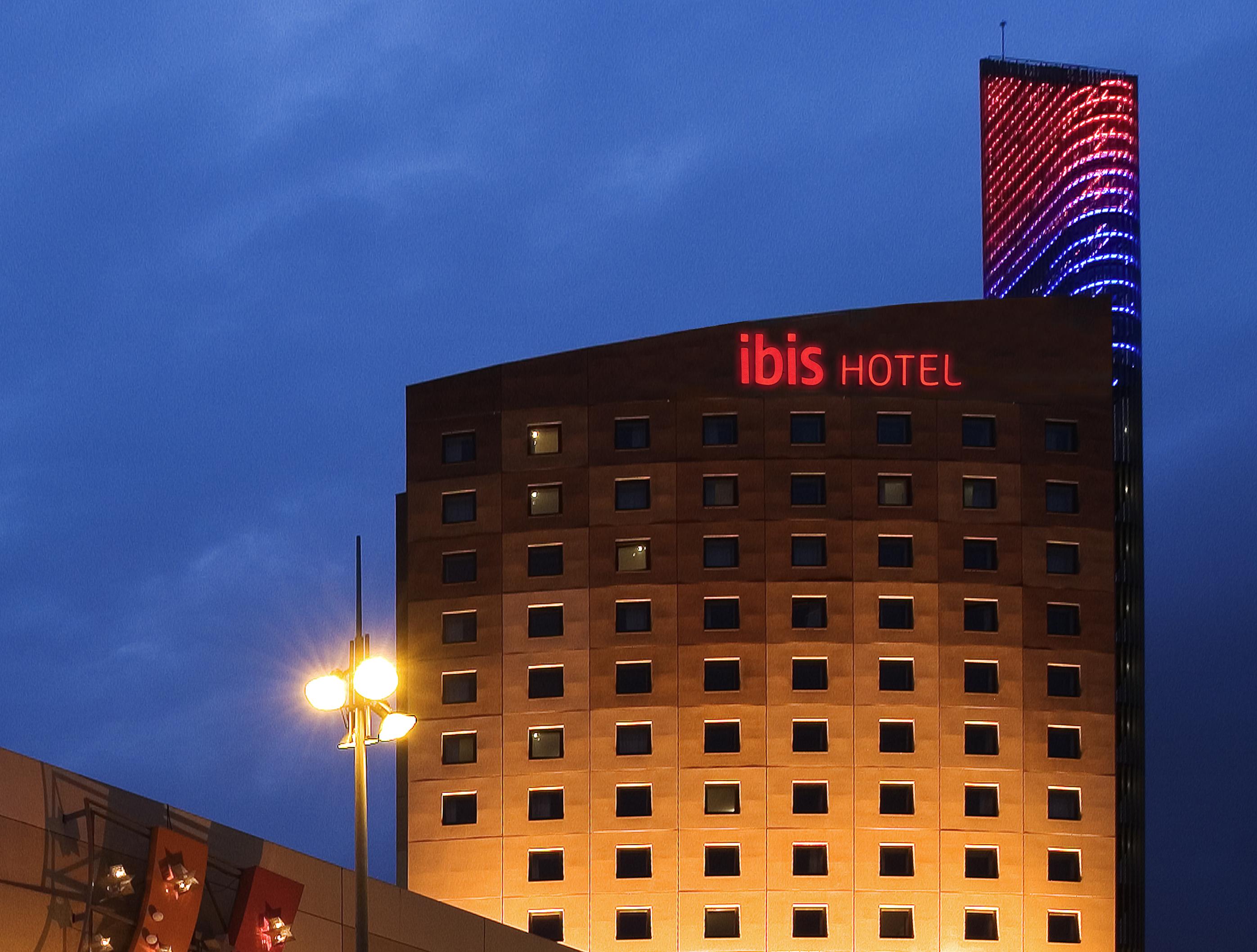 Ibis Barcelona Meridiana Екстериор снимка