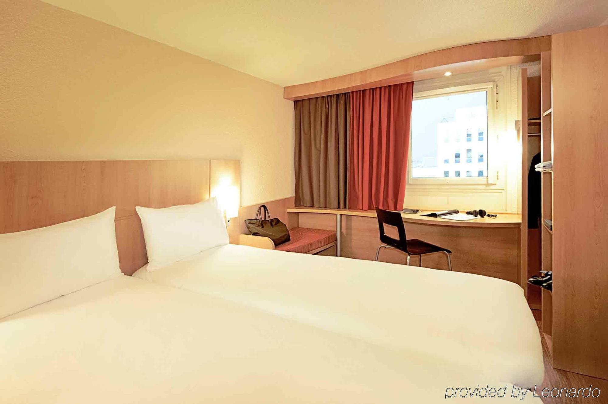 Ibis Barcelona Meridiana Екстериор снимка